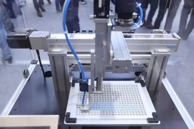 精彩回眸 協(xié)作機器人如何在智慧工廠大舞臺“爭奇斗艷”與國內(nèi)通信設(shè)施服務(wù)業(yè)務(wù)的融合